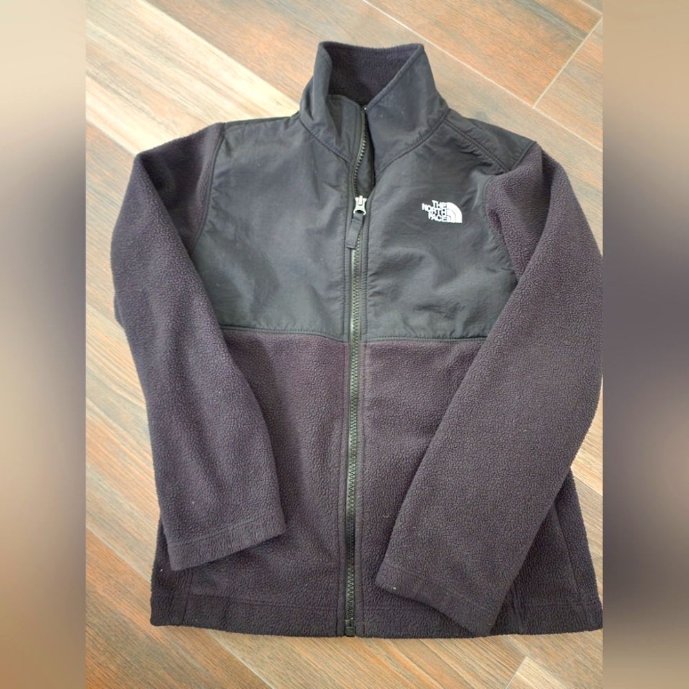 Kids the north face fleece in size 7/8